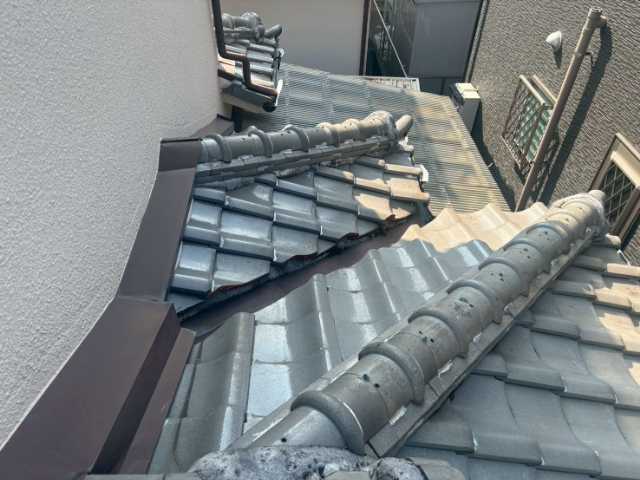 複数の棟瓦の状況